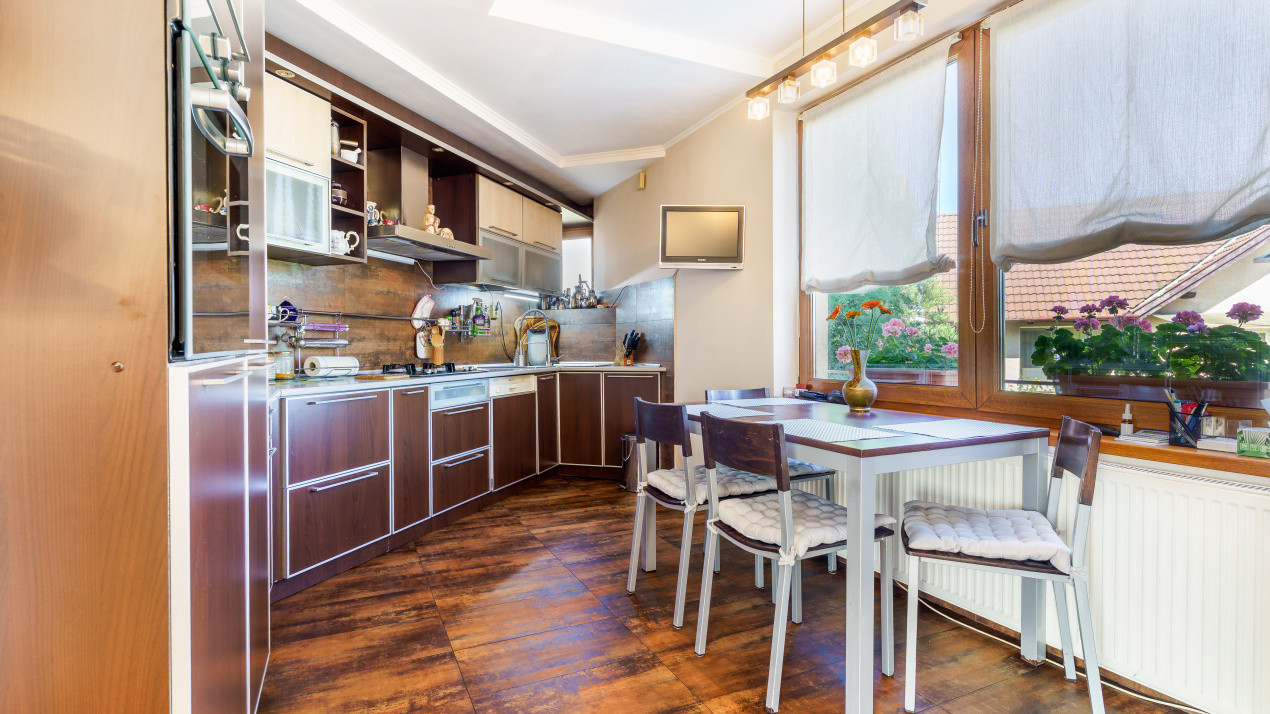 Casă deosebită cu 6 camere de vânzare în zona Andrei Muresanu