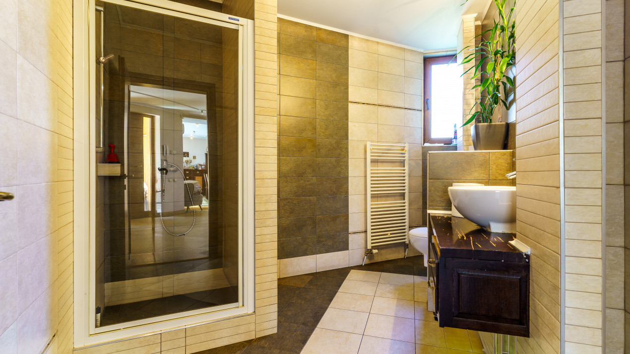 Casă deosebită cu 6 camere de vânzare în zona Andrei Muresanu