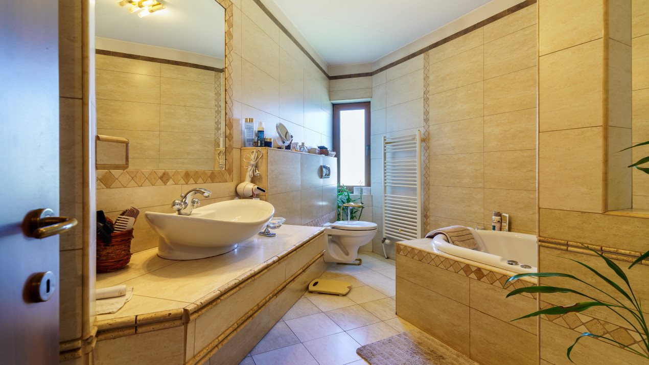 Casă deosebită cu 6 camere de vânzare în zona Andrei Muresanu