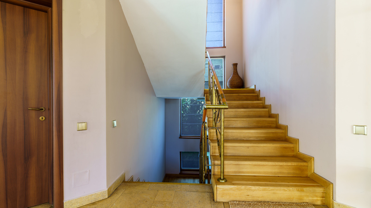 Casă deosebită cu 6 camere de vânzare în zona Andrei Muresanu