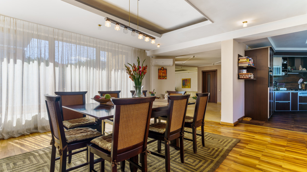 Casă deosebită cu 6 camere de vânzare în zona Andrei Muresanu