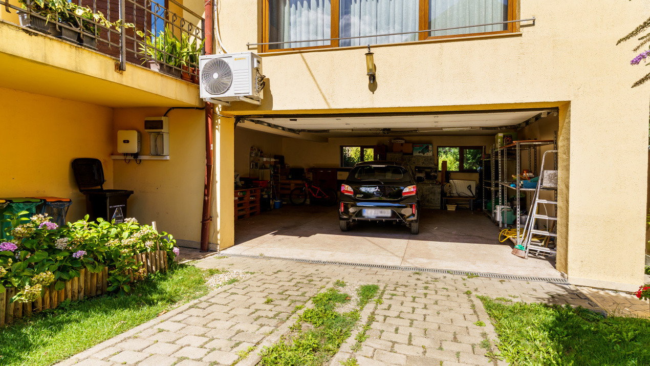 Casă deosebită cu 6 camere de vânzare în zona Andrei Muresanu