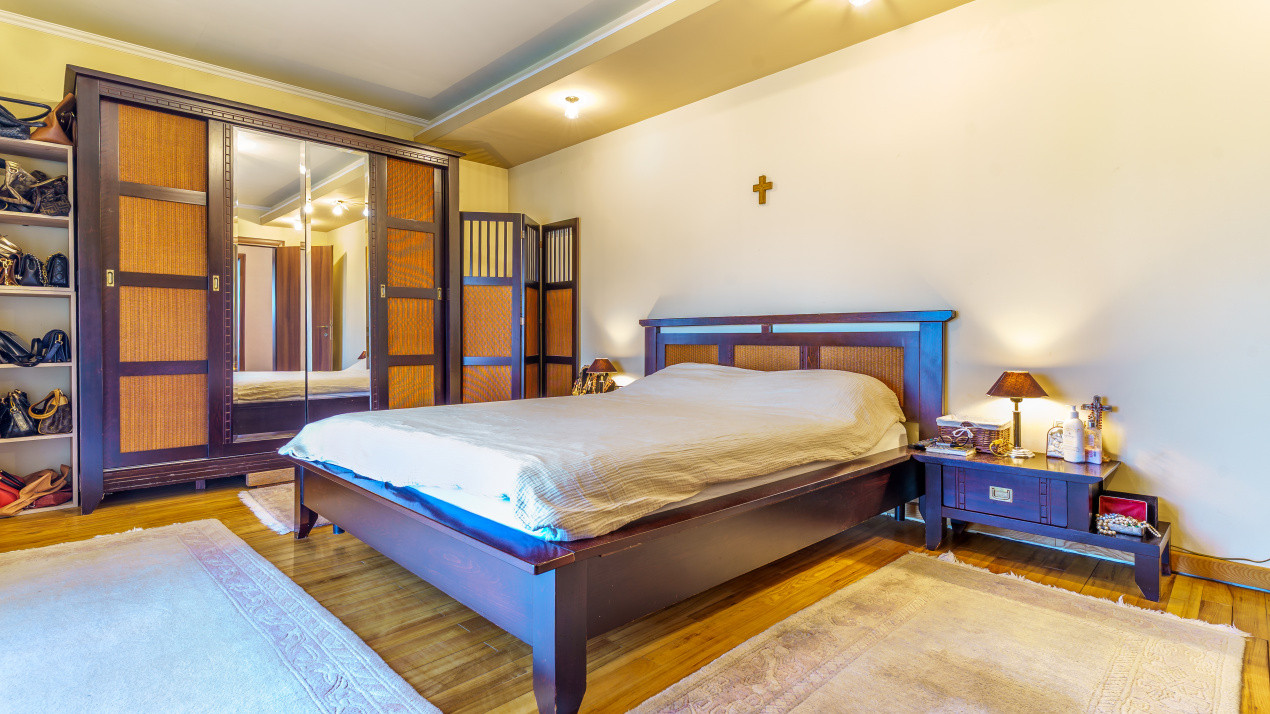 Casă deosebită cu 6 camere de vânzare în zona Andrei Muresanu