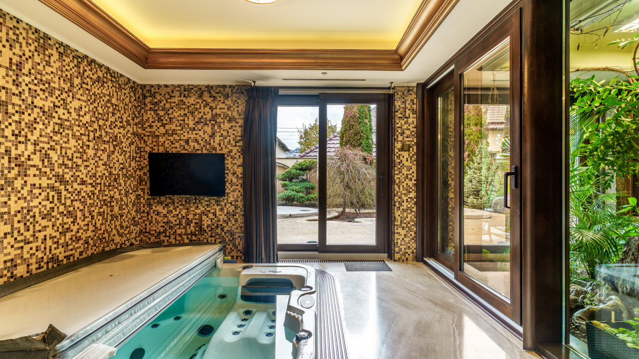 Reședință de Lux , Arhitectură Imperială și Dotări Smart Home”