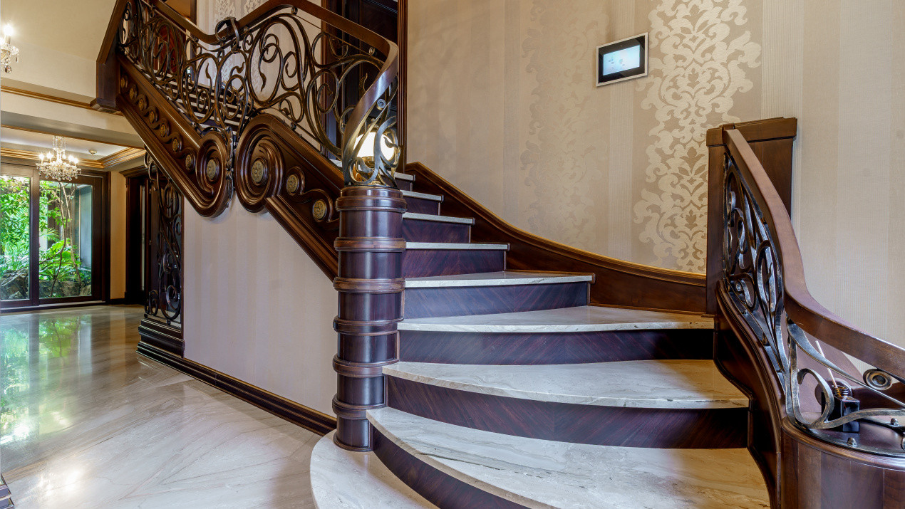 Reședință de Lux , Arhitectură Imperială și Dotări Smart Home”