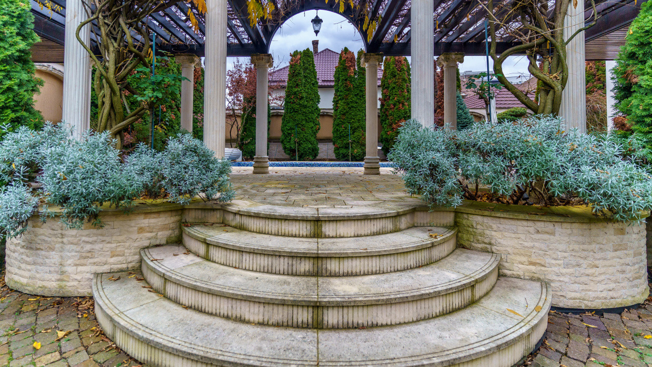 Reședință de Lux , Arhitectură Imperială și Dotări Smart Home”