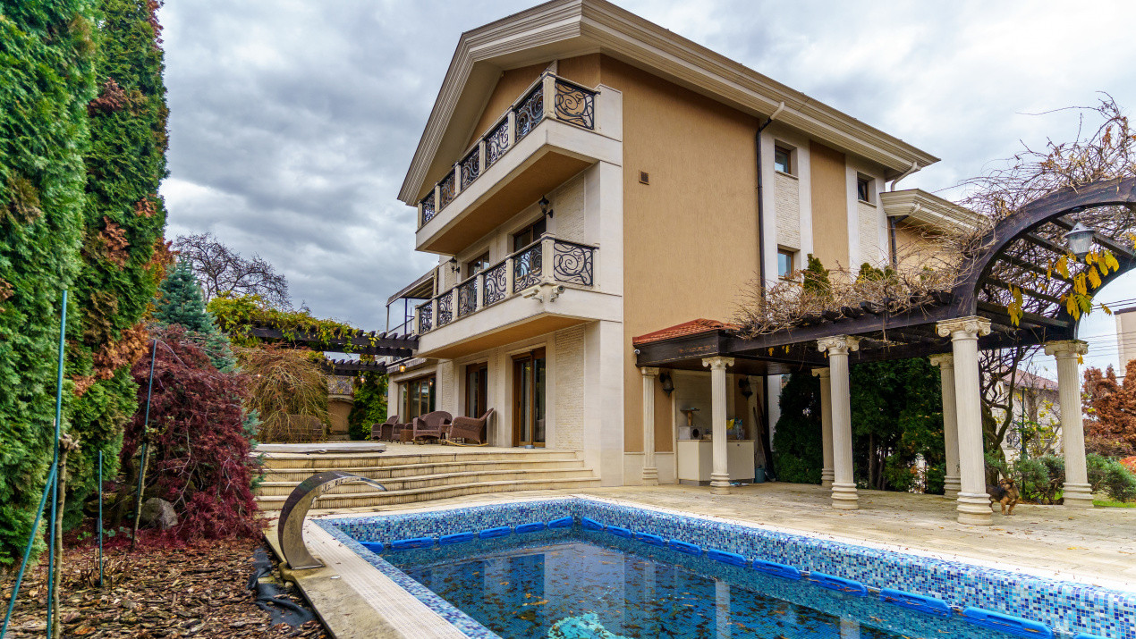 Reședință de Lux , Arhitectură Imperială și Dotări Smart Home”