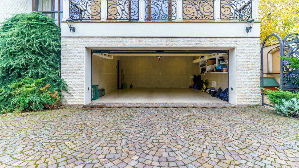 Reședință de Lux , Arhitectură Imperială și Dotări Smart Home”