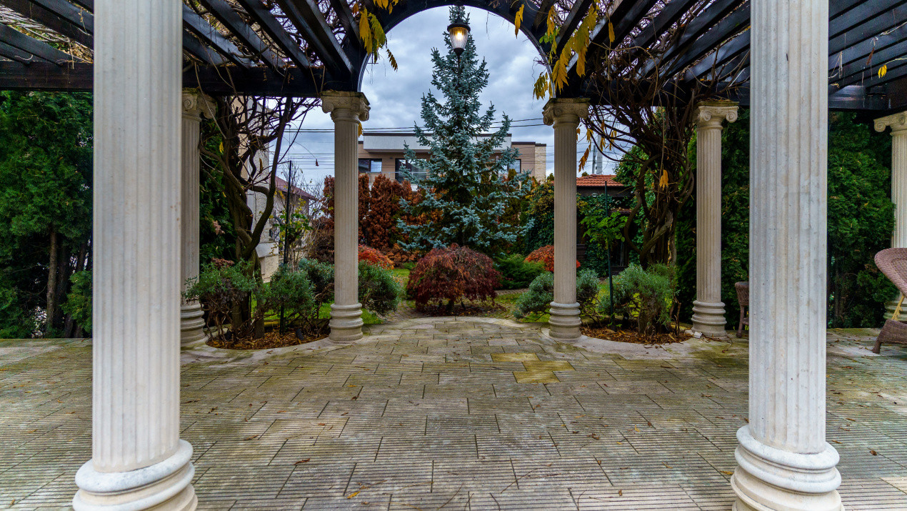 Reședință de Lux , Arhitectură Imperială și Dotări Smart Home”