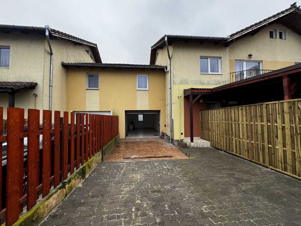 Apartament tip casă cu 4 camere, curte și garaj – Florești, str. Dumitru Mocanu