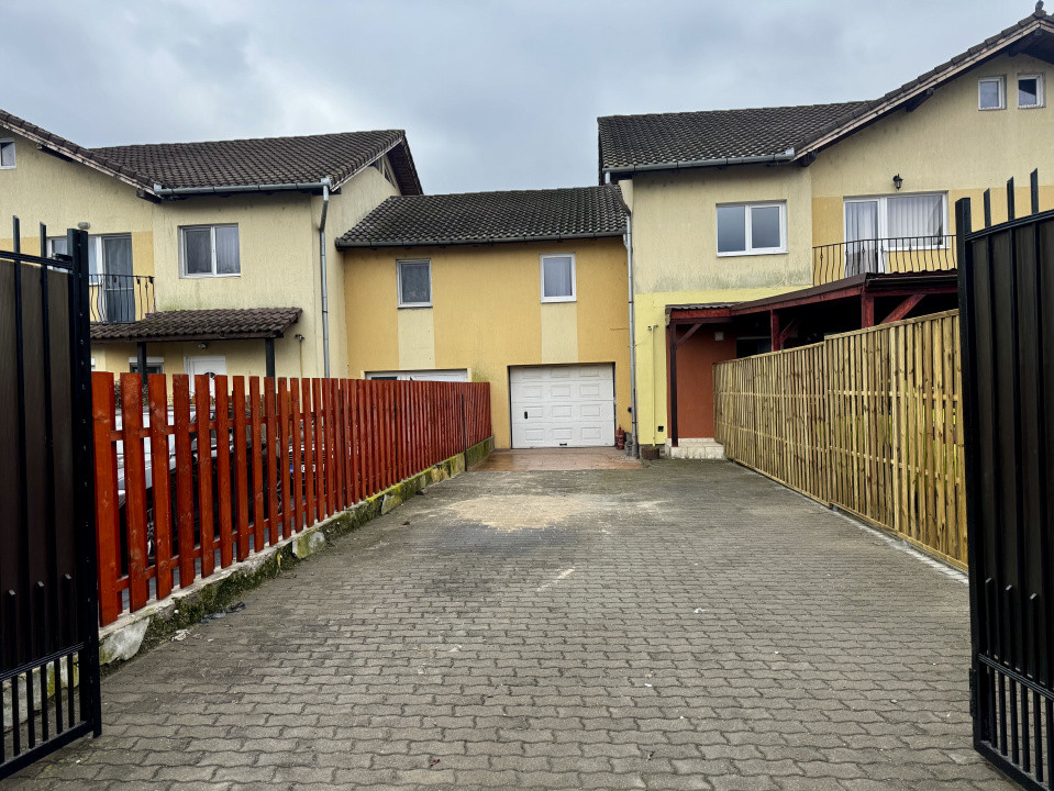 Apartament tip casă cu 4 camere, curte și garaj – Florești, str. Dumitru Mocanu