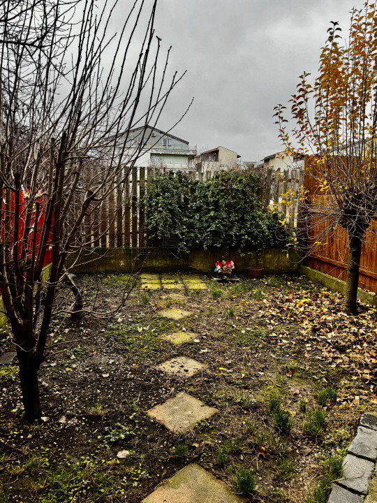 Apartament tip casă cu 4 camere, curte și garaj – Florești, str. Dumitru Mocanu