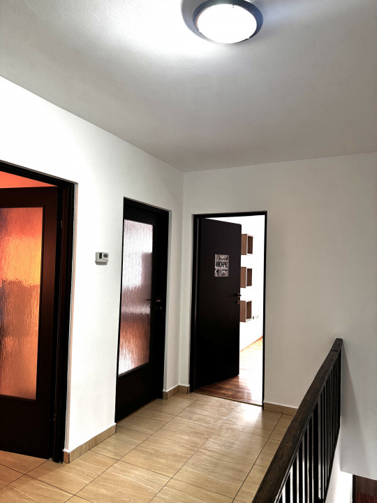 Apartament tip casă cu 4 camere, curte și garaj – Florești, str. Dumitru Mocanu