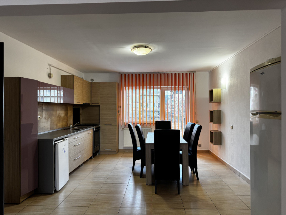 Apartament tip casă cu 4 camere, curte și garaj – Florești, str. Dumitru Mocanu