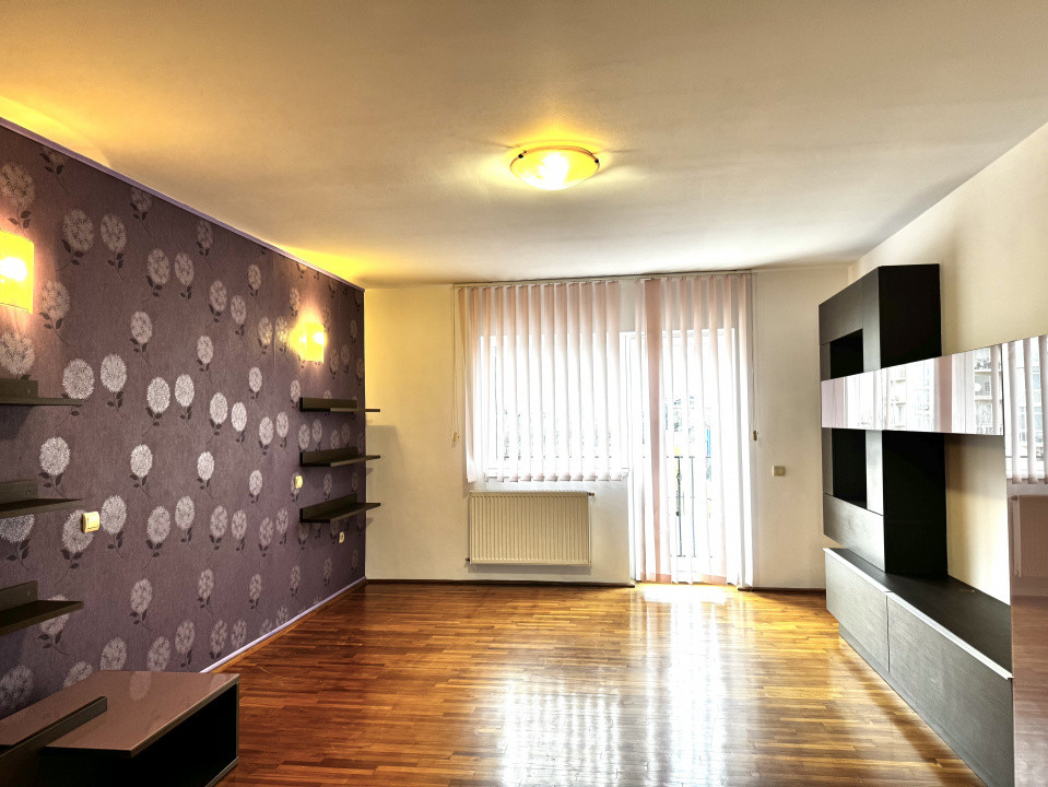 Apartament tip casă cu 4 camere, curte și garaj – Florești, str. Dumitru Mocanu