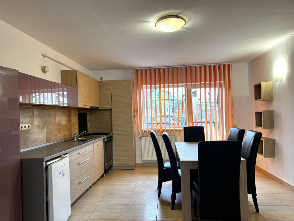 Apartament tip casă cu 4 camere, curte și garaj – Florești, str. Dumitru Mocanu