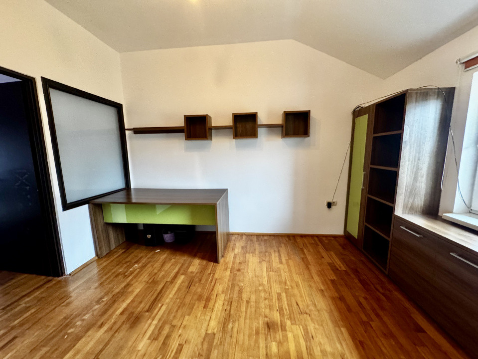Apartament tip casă cu 4 camere, curte și garaj – Florești, str. Dumitru Mocanu