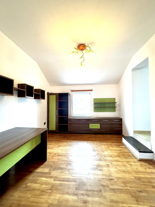 Apartament tip casă cu 4 camere, curte și garaj – Florești, str. Dumitru Mocanu