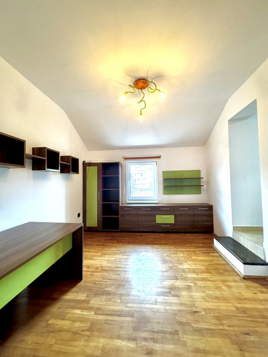 Apartament tip casă cu 4 camere, curte și garaj – Florești, str. Dumitru Mocanu