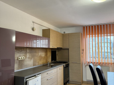 Apartament tip casă cu 4 camere, curte și garaj – Florești, str. Dumitru Mocanu